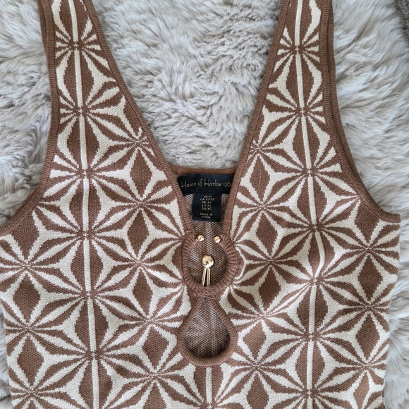 House of Harlow 1960 Brown and Cream Geometric Top - Picture 2 of 4